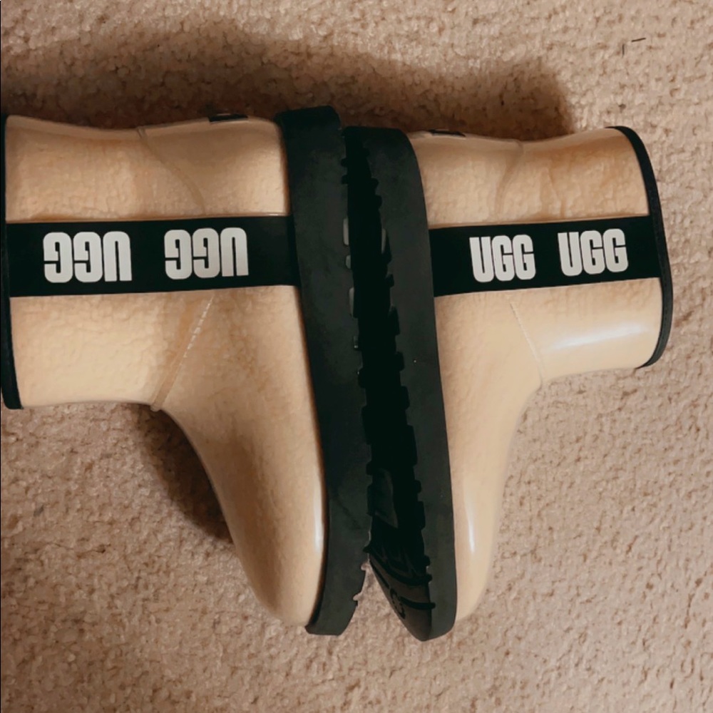Brand New Uggs Size 8 in women 😍🥰😎